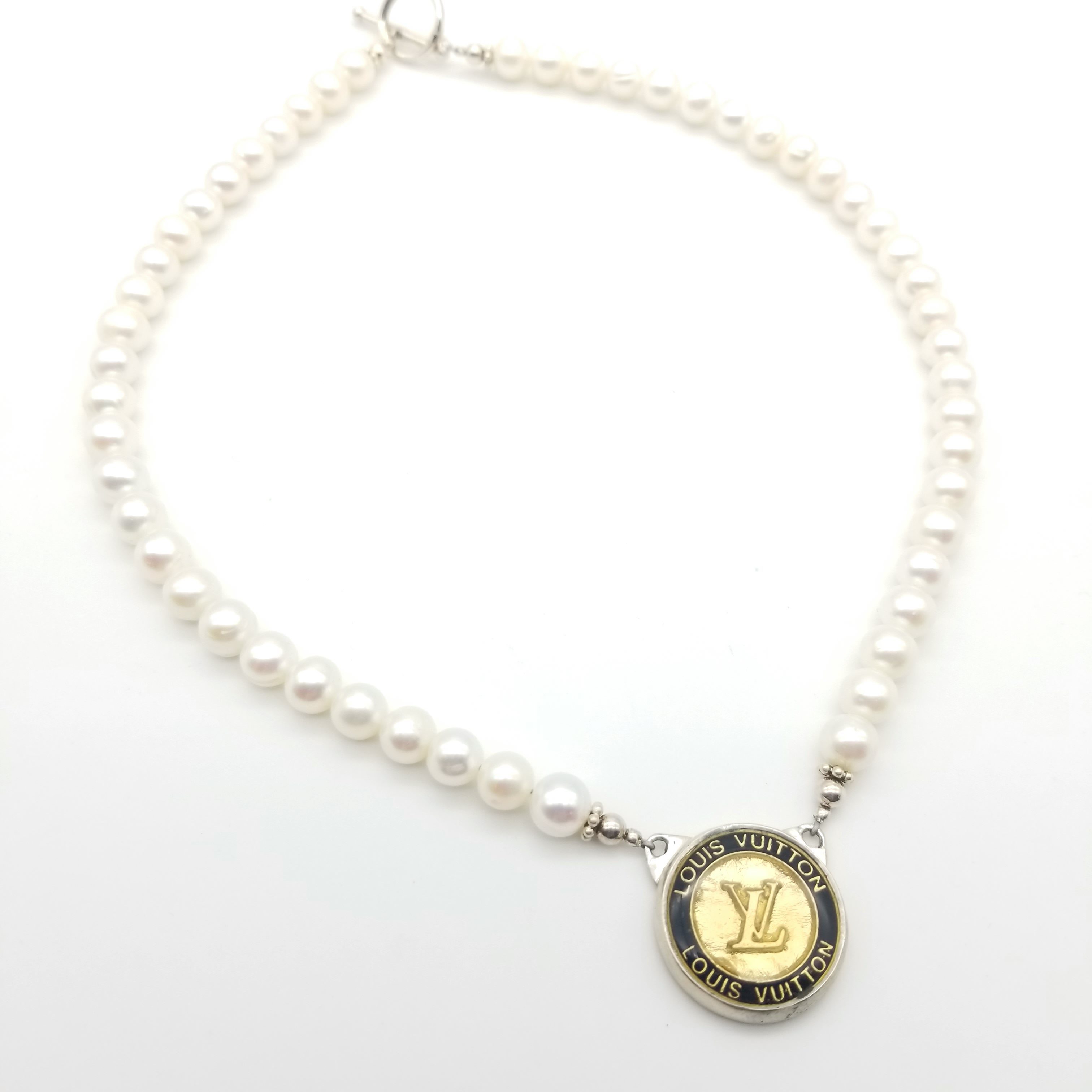 THIS JUST IN— the vintage lv pearl necklace 🕊️ #vintagedesignerjewelry  #lvlock #lvjewelry #louisvuittonjewelry #repurposeddesignerjewelry